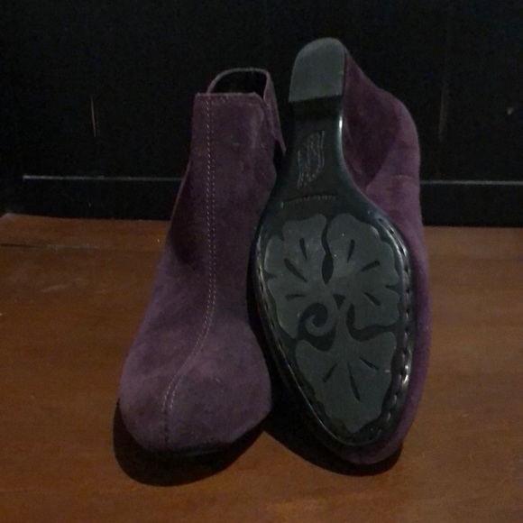 Shoes - Picture 3 of 4